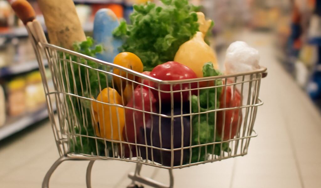 Explore budget grocery shopping tips and grocery shopping on a budget tips