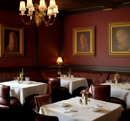 Ye Olde English café with daily brunch café menu and Colombian point