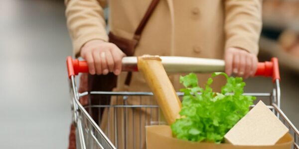 How to save money on fast food and eat healthy with tips on saving money in college