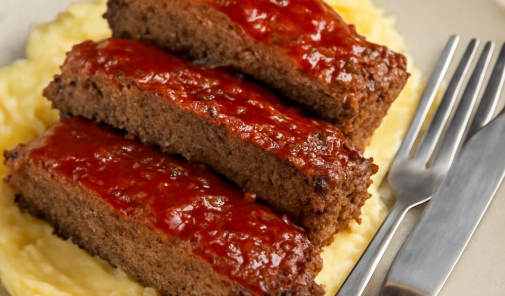 meatloaf recipe with savory meatloaf sauce