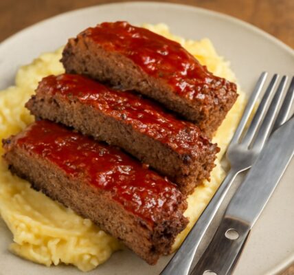 meatloaf recipe with savory meatloaf sauce